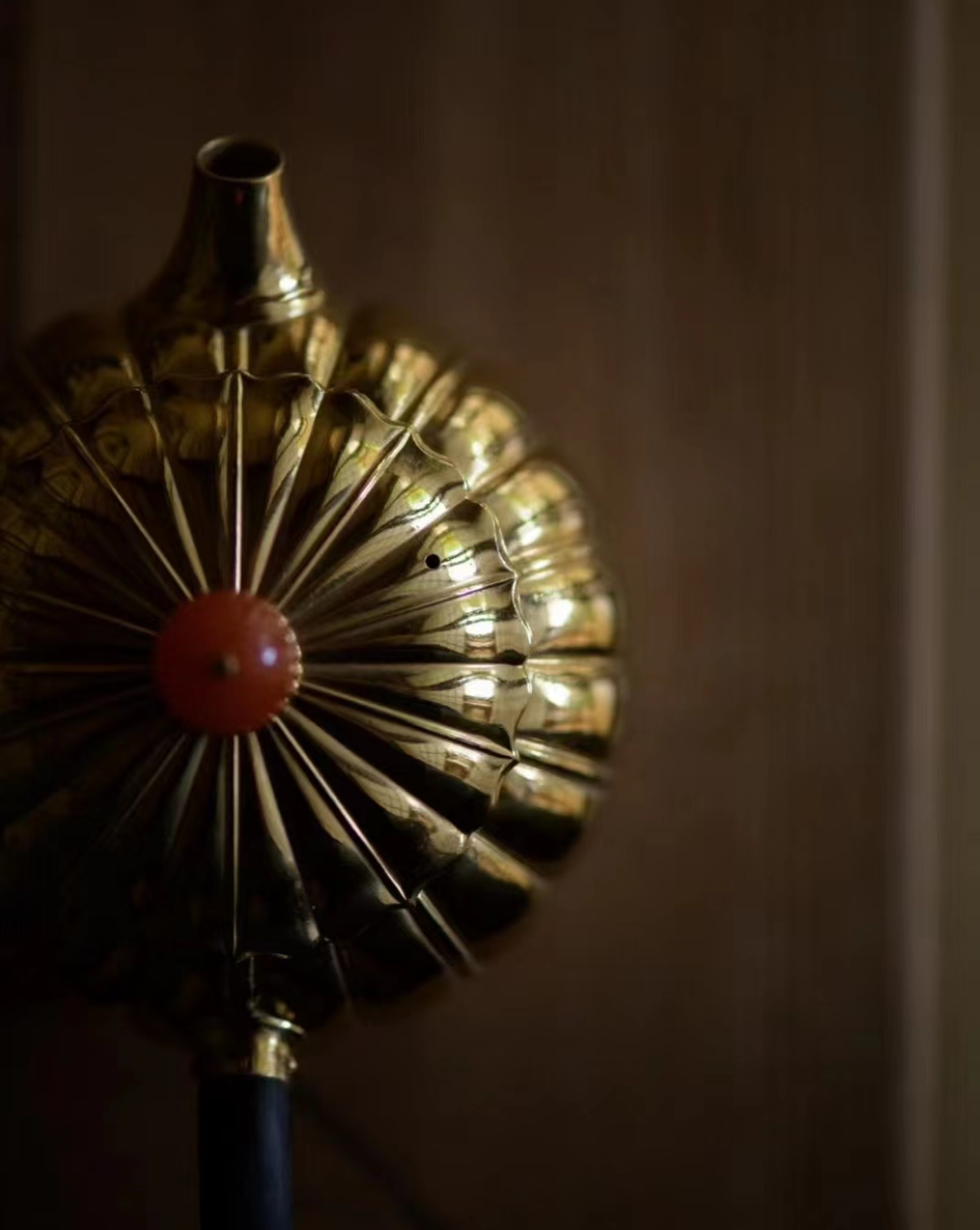 金壶:菊瓣纹光面纯金壶